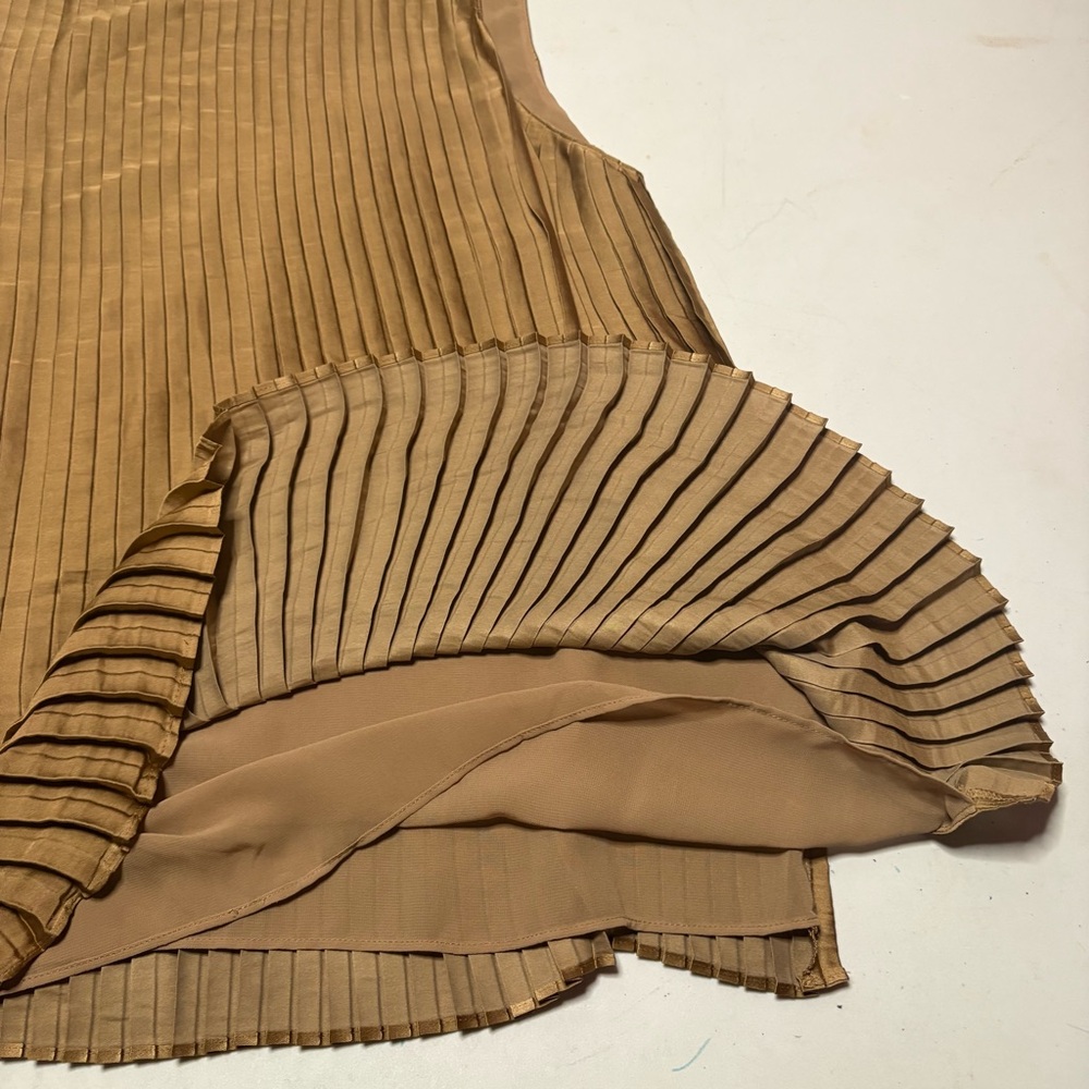 Banana Republic Tan Pleated Sleeveless Blouse - Picture 8 of 10